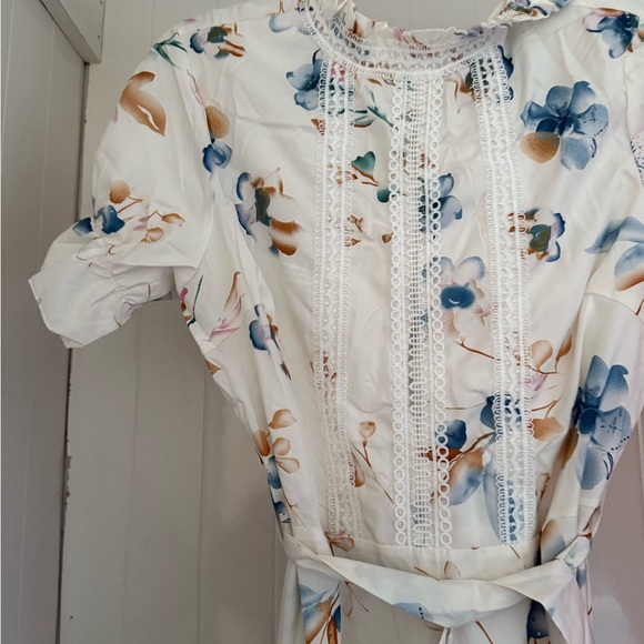 Super light and cute dress with apron style - Picture 4 of 7